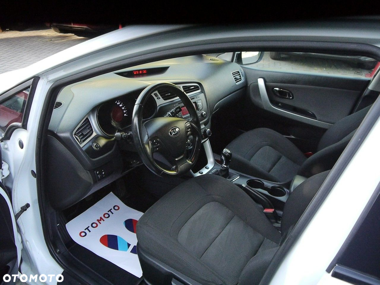 Kia Ceed 1.6 GDI Spirit - 24