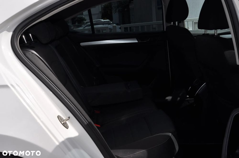 Skoda Superb 2.0 TDI Premium Edition - 6