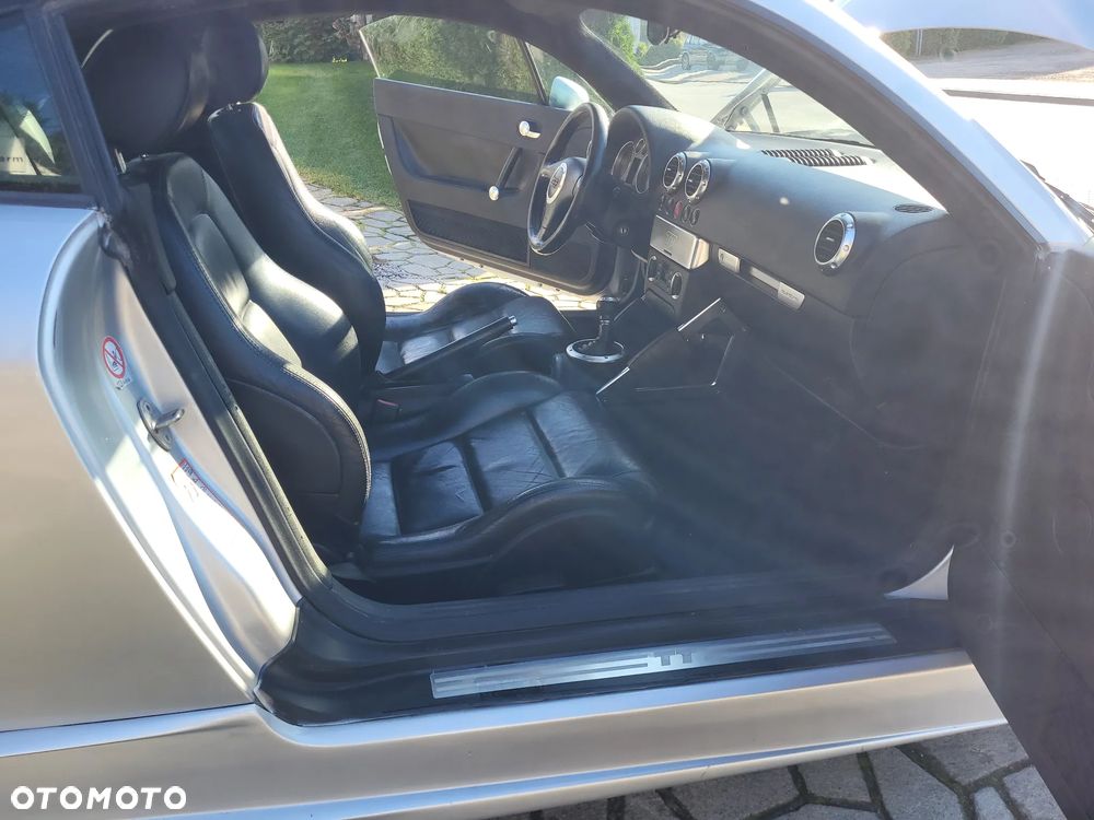 Audi TT Coupé 1.8T Quattro - 17