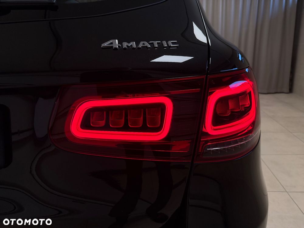 Mercedes-Benz GLC 200 4Matic 9G-TRONIC AMG Line Plus - 33