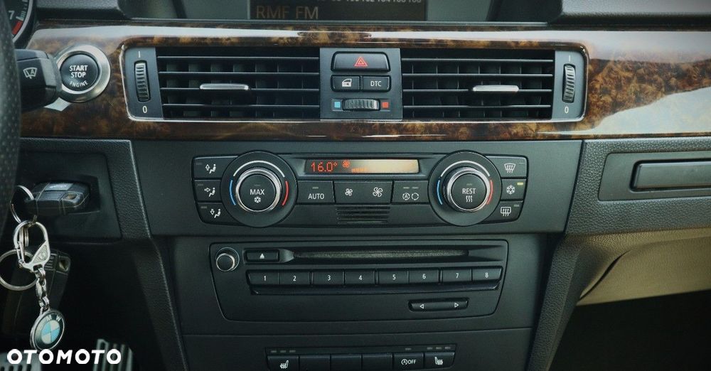 BMW Seria 3 320i Cabrio - 28