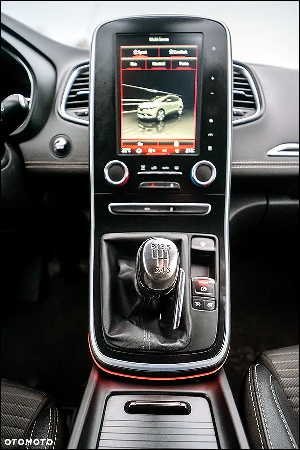 Renault Grand Scenic - 28