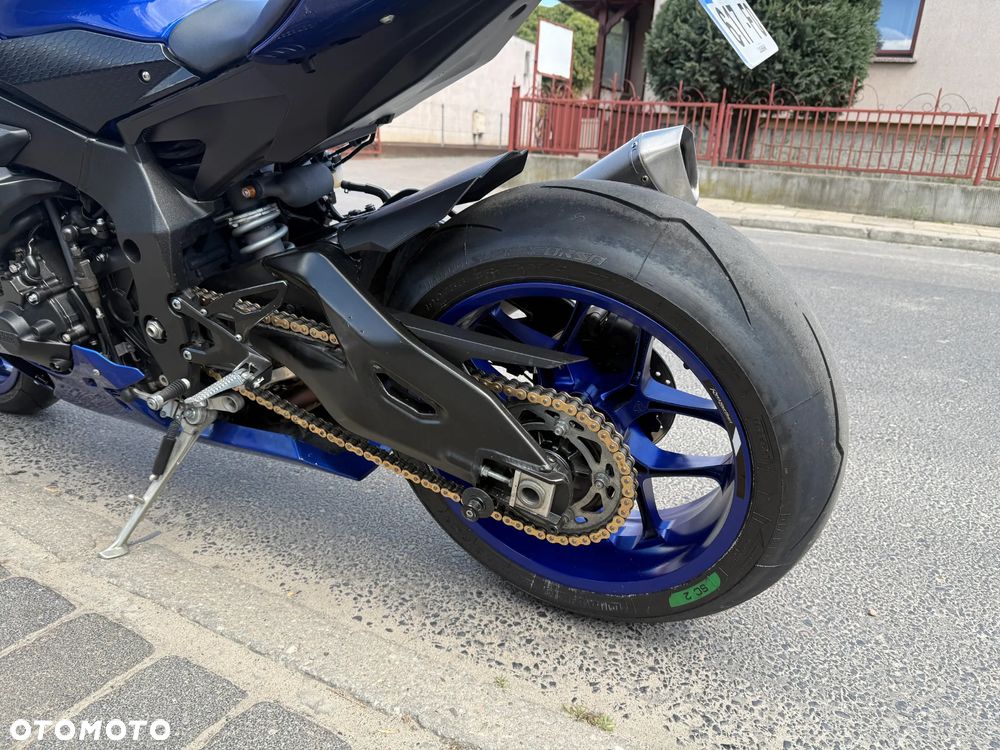 Yamaha R1 - 31