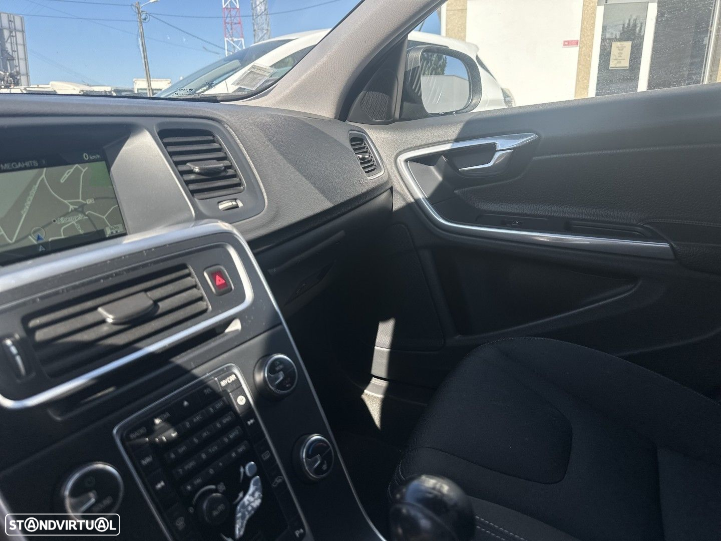 Volvo V60 1.6 D2 Momentum Eco - 16