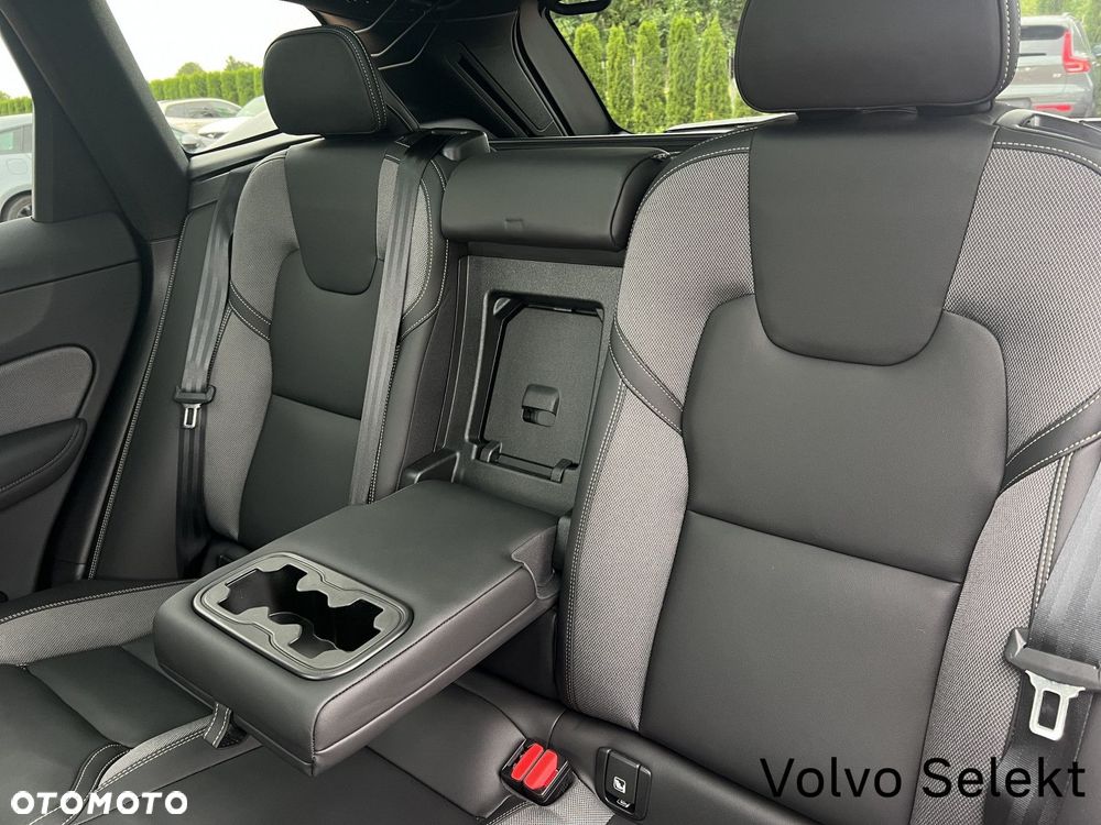 Volvo XC 60 T6 AWD Recharge Plus Black Edition - 13