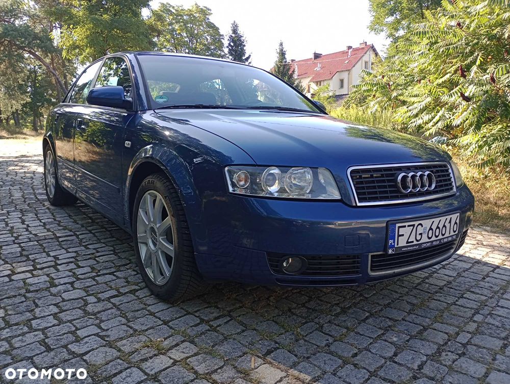 Audi A4 Limousine - 1