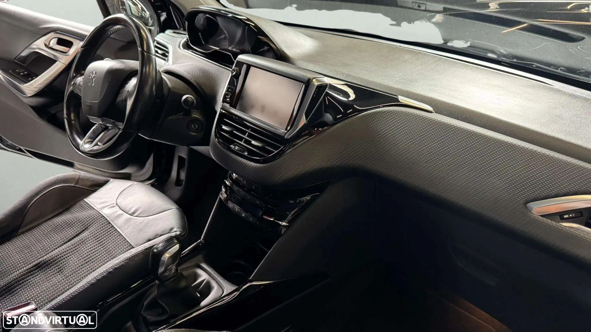 Peugeot 2008 1.2 PureTech Style - 17