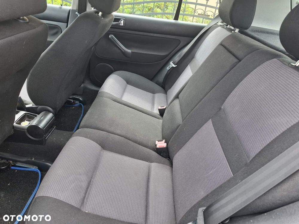 Volkswagen Golf 1.6 Comfortline - 4