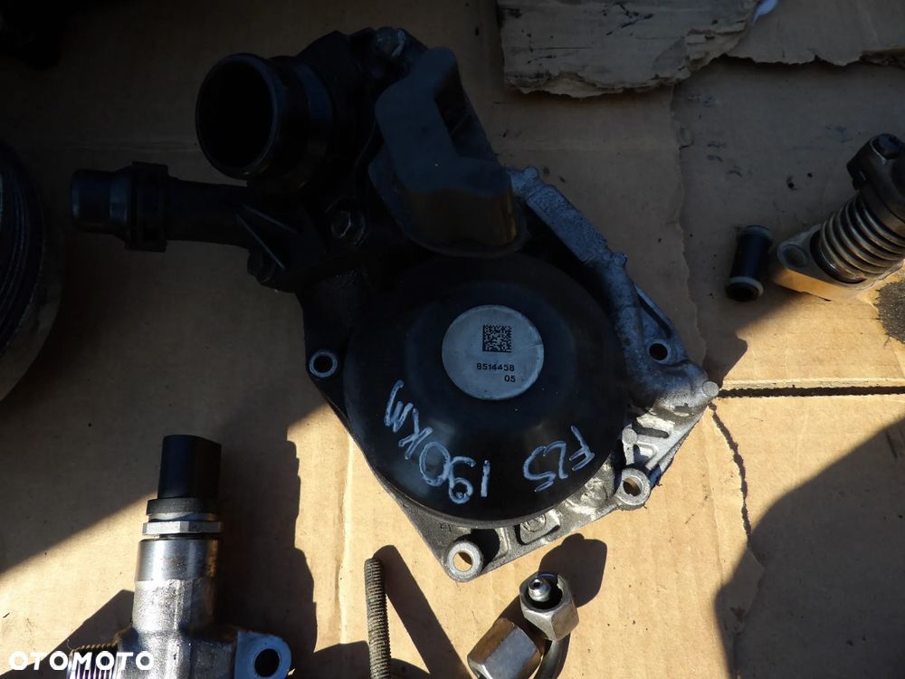 BMW - F25 - POMPA WODY - 8514458 - 1