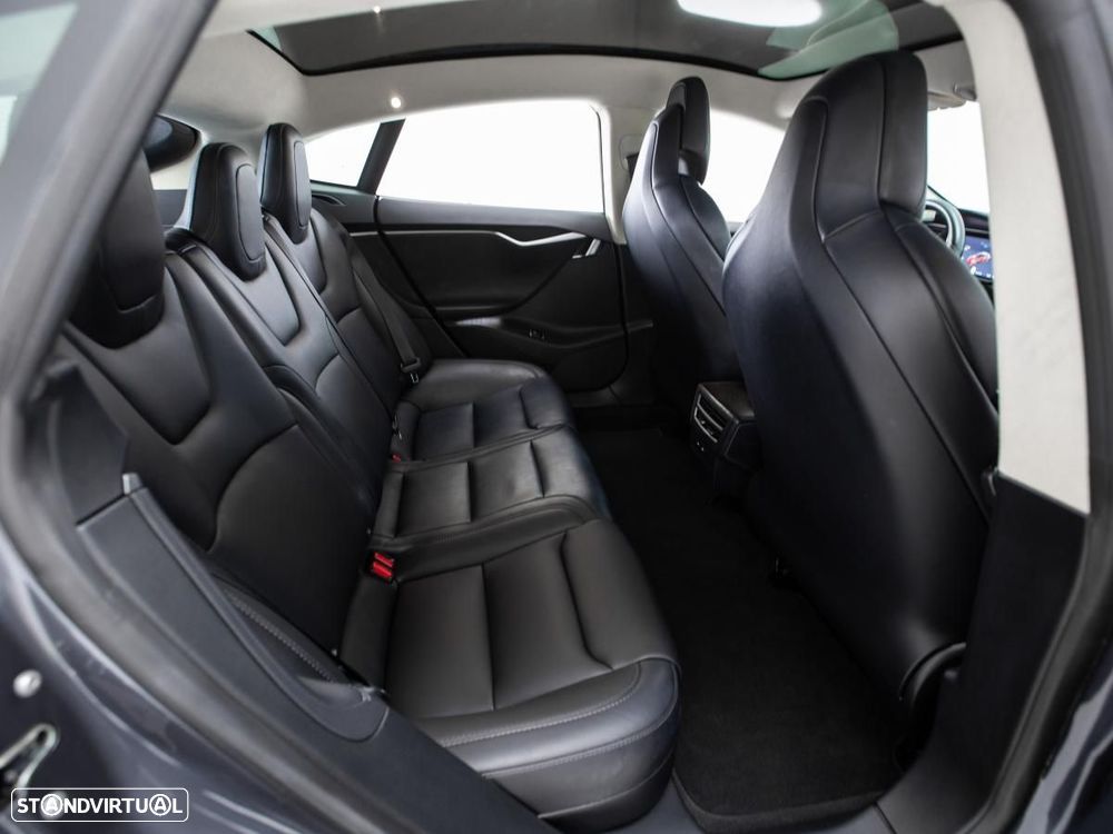 Tesla Model S - 13