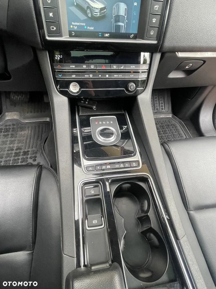 Jaguar F-Pace 30t AWD Portfolio - 20