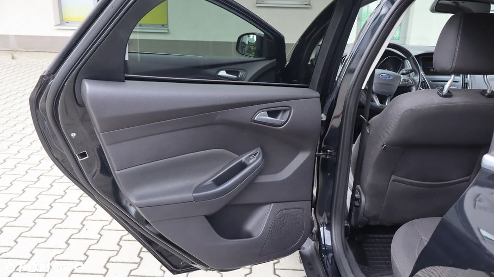 Ford Focus 1.0 EcoBoost Titanium - 24