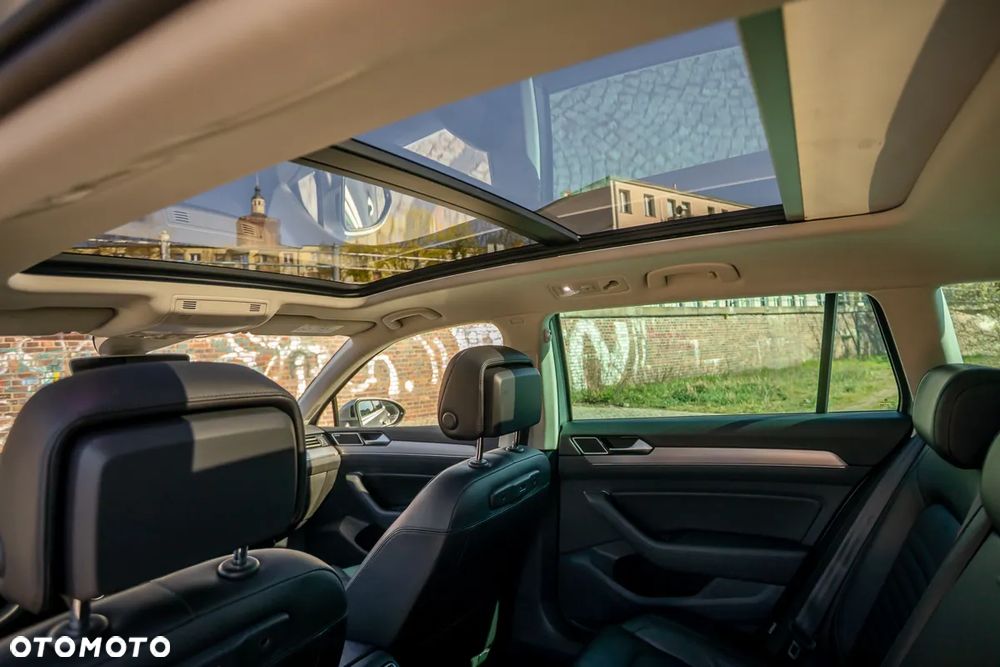 Volkswagen Passat Variant 2.0 TDI SCR 4Motion DSG Highline - 39