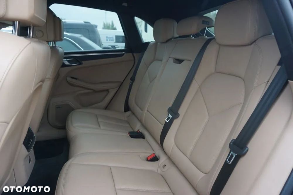 Porsche Macan T - 11
