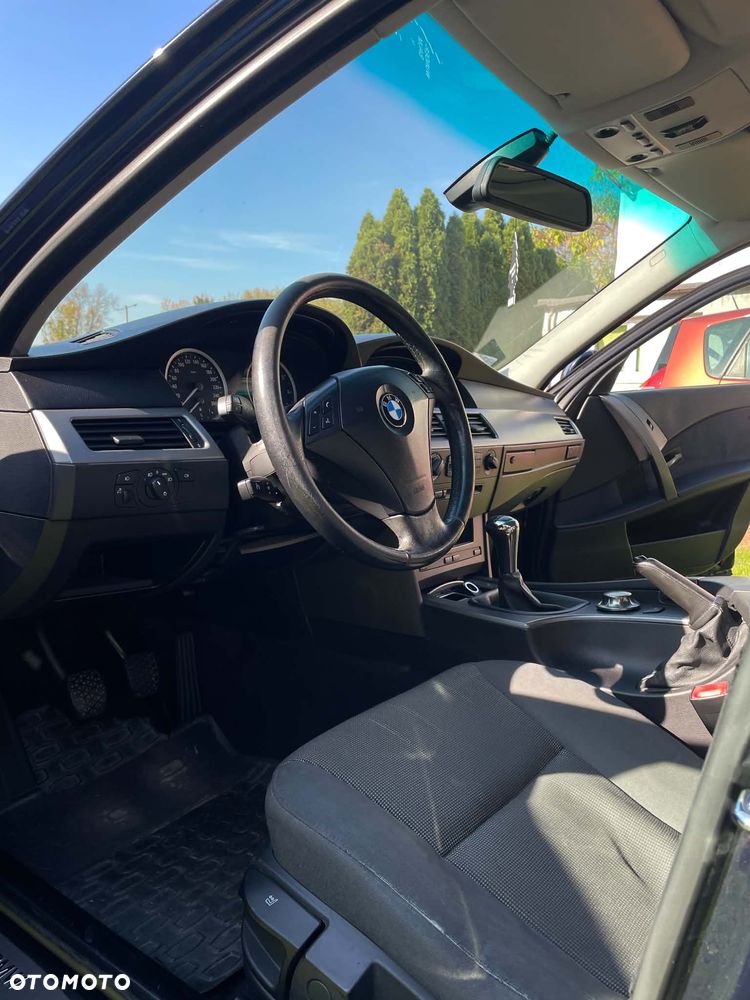 BMW Seria 5 520i - 11