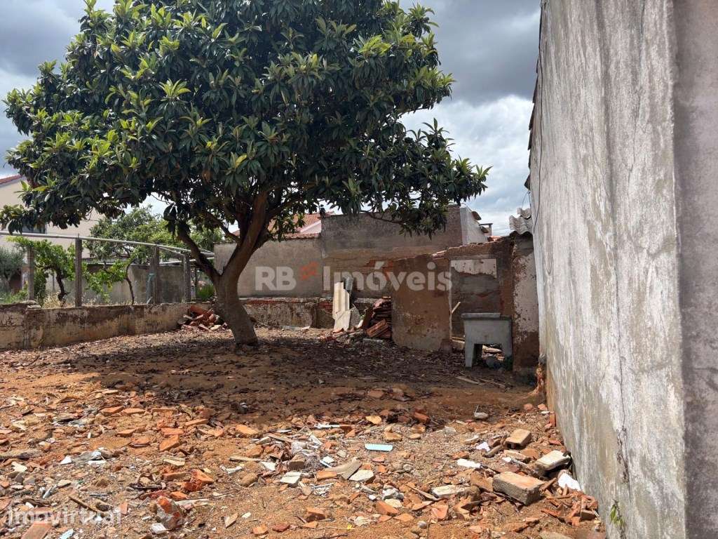 Duas moradias para recuperar com espaço exterior - Botequim, Torres... - Grande imagem: 3/17