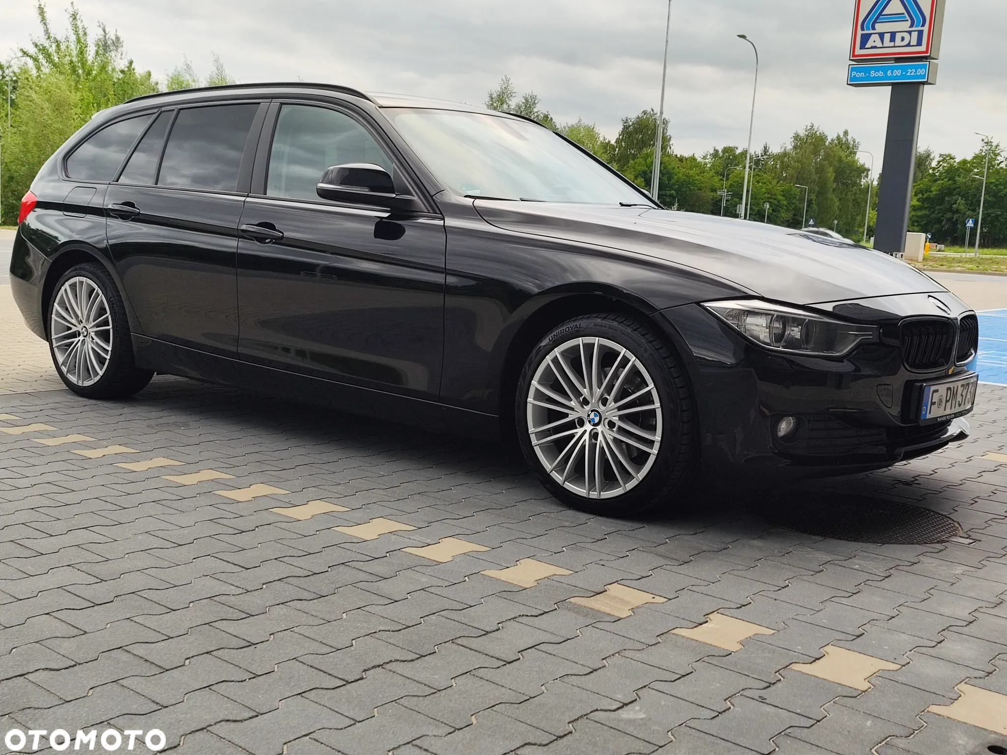 BMW Seria 3 318d Touring Blue Performance Sport Line - 11