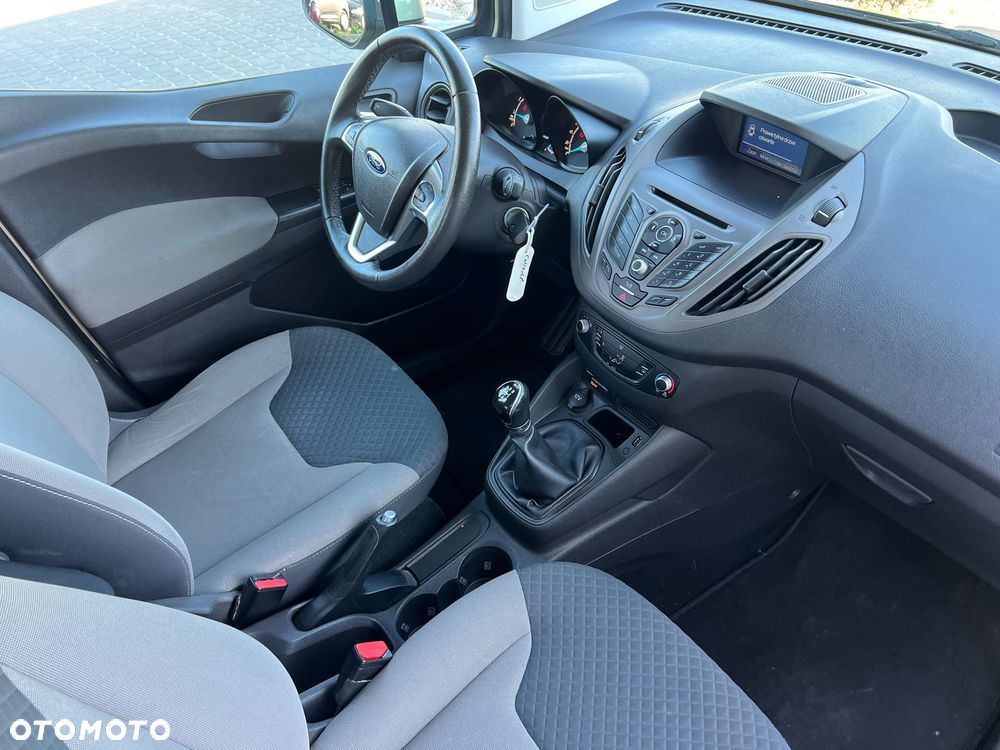 Ford Tourneo Courier - 21