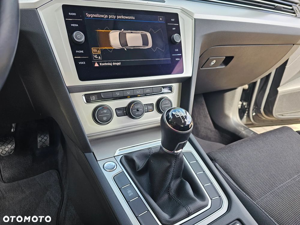 Volkswagen Passat 2.0 TDI BMT Comfortline - 17