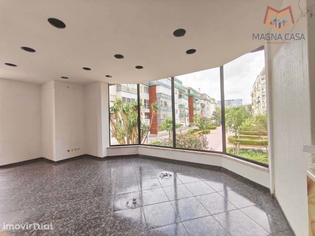 Loja no Centro Comercial das Palmeiras em Oeiras. Oportunidade Única - Grande imagem: 2/19