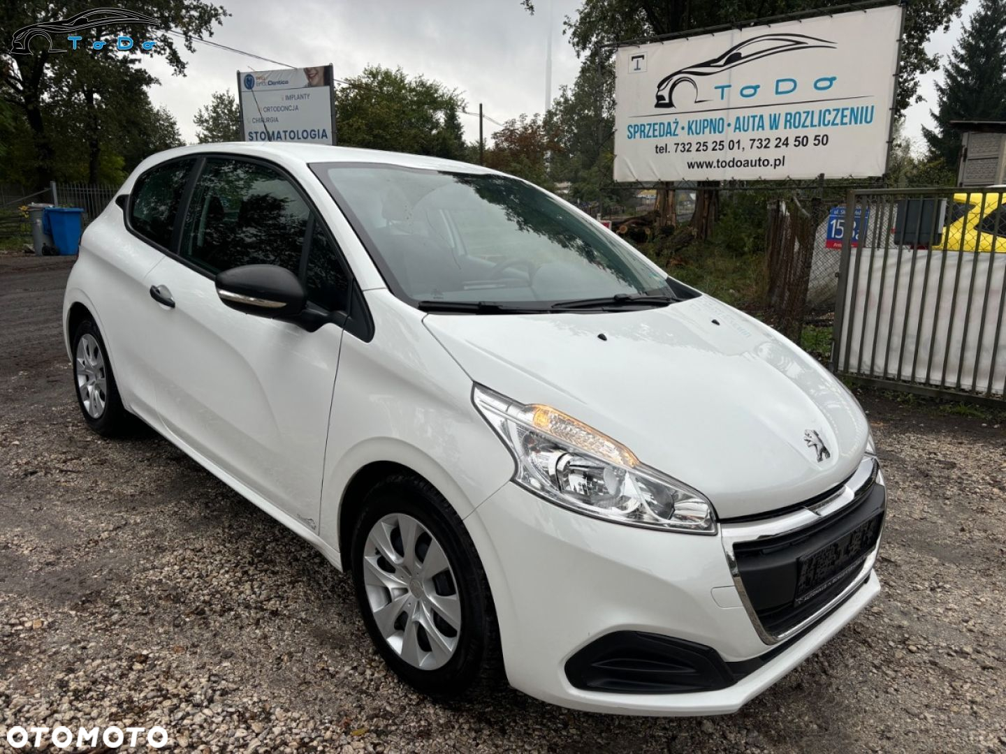 Peugeot 208 - 8