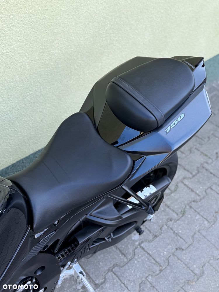 Suzuki GSX-R - 32