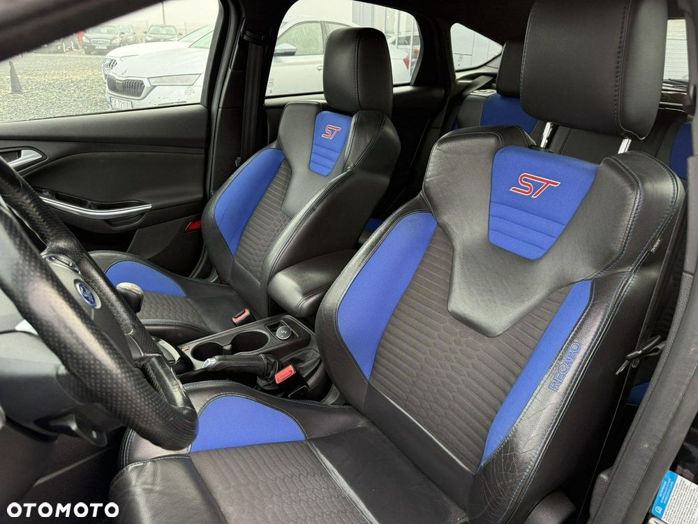 Ford Focus 2.0 EcoBoost ST - 13