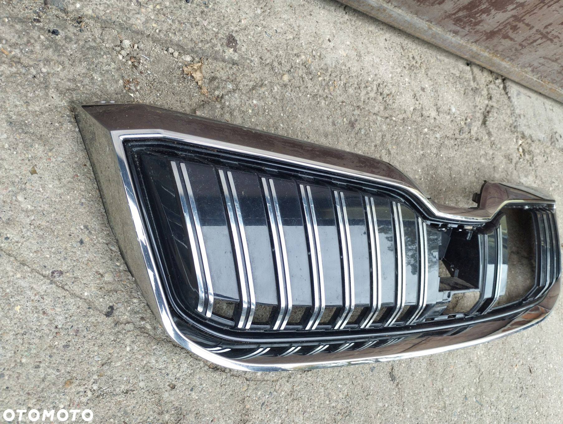 Grill Atrapa Skoda SuperB III 3 LIFT 2019-2024 3V0 - 2