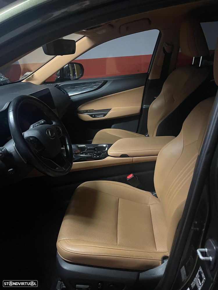 Lexus NX 450h+ Executive Plus - 35