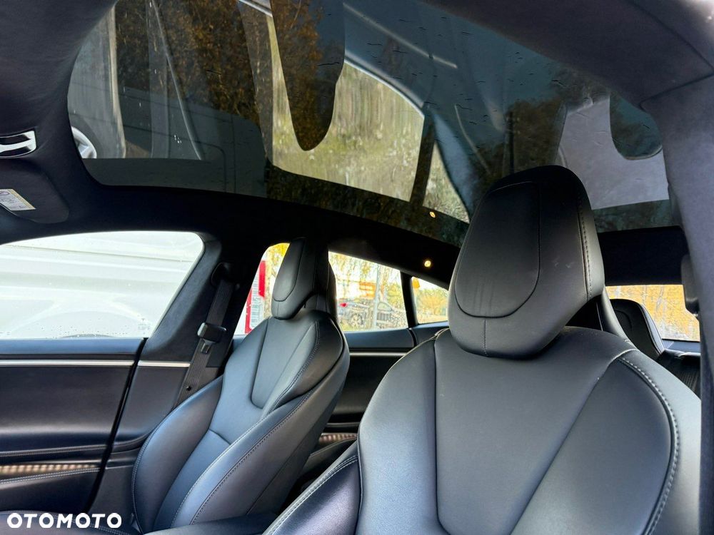 Tesla Model S - 9