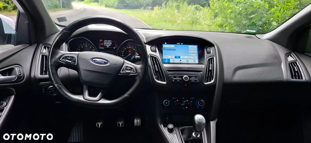 Ford Focus 1.5 EcoBoost ST-Line - 16