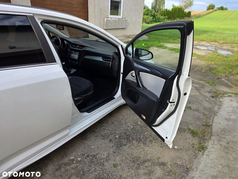 Toyota Avensis - 15