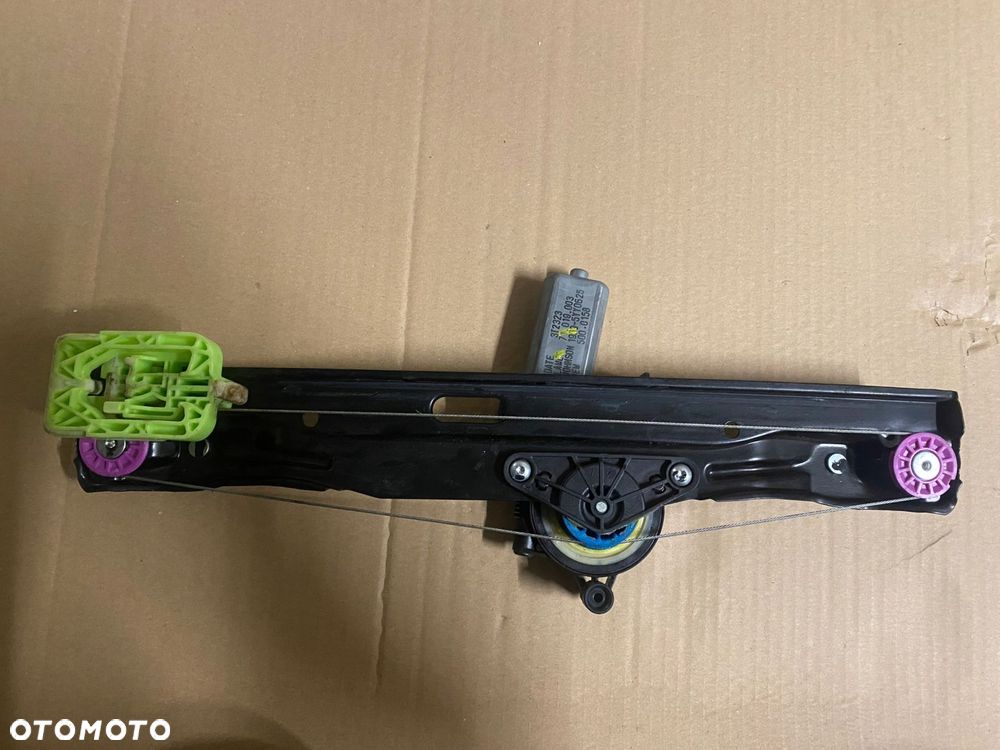 BMW F45 PODNOŚNIK MECHANIZM SZYBY LEWY TYŁ 7463487 - 2