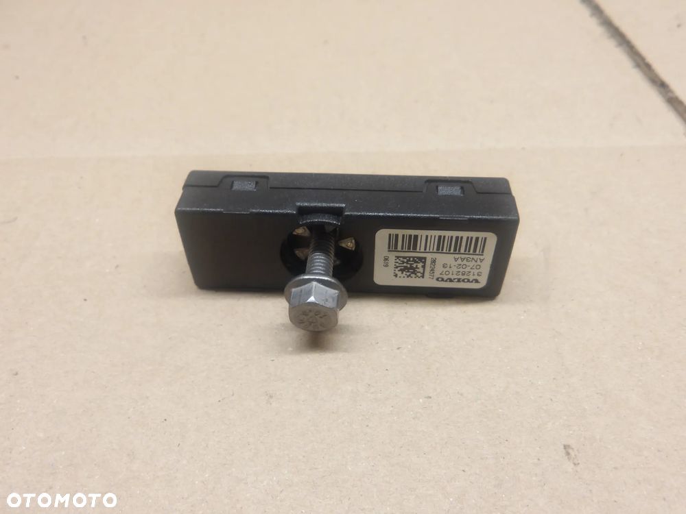 VOLVO V60 1.6TB WZMACNIACZ ANTENY 31282107 - 1