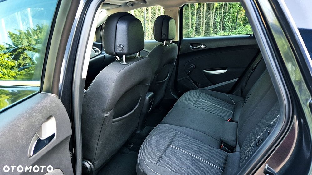 Opel Astra 1.4 T Cosmo EU6 - 29
