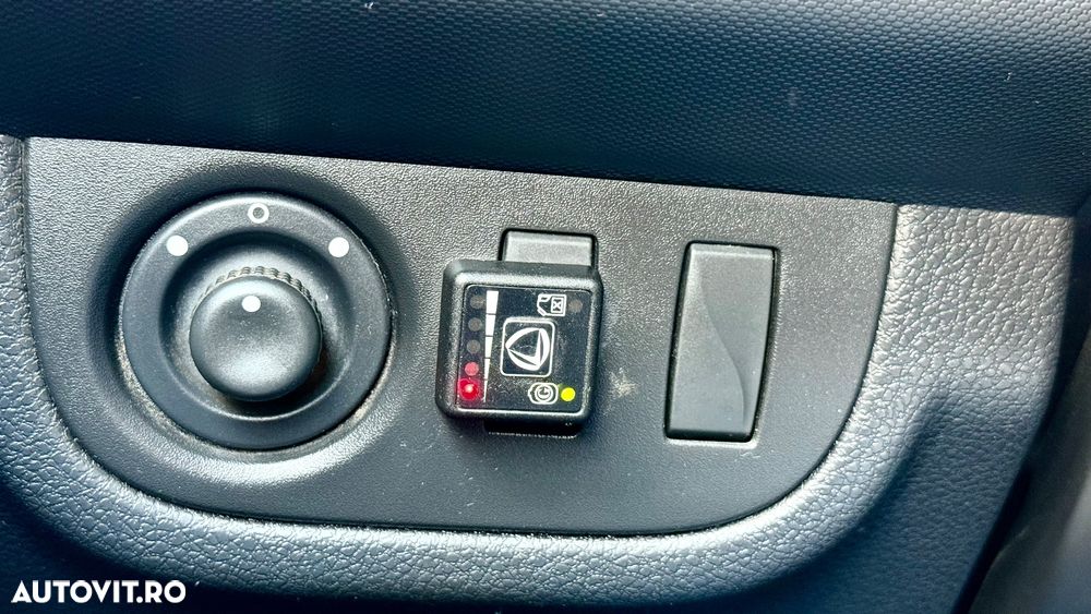 Dacia Logan 1.2 16V Laureate - 10