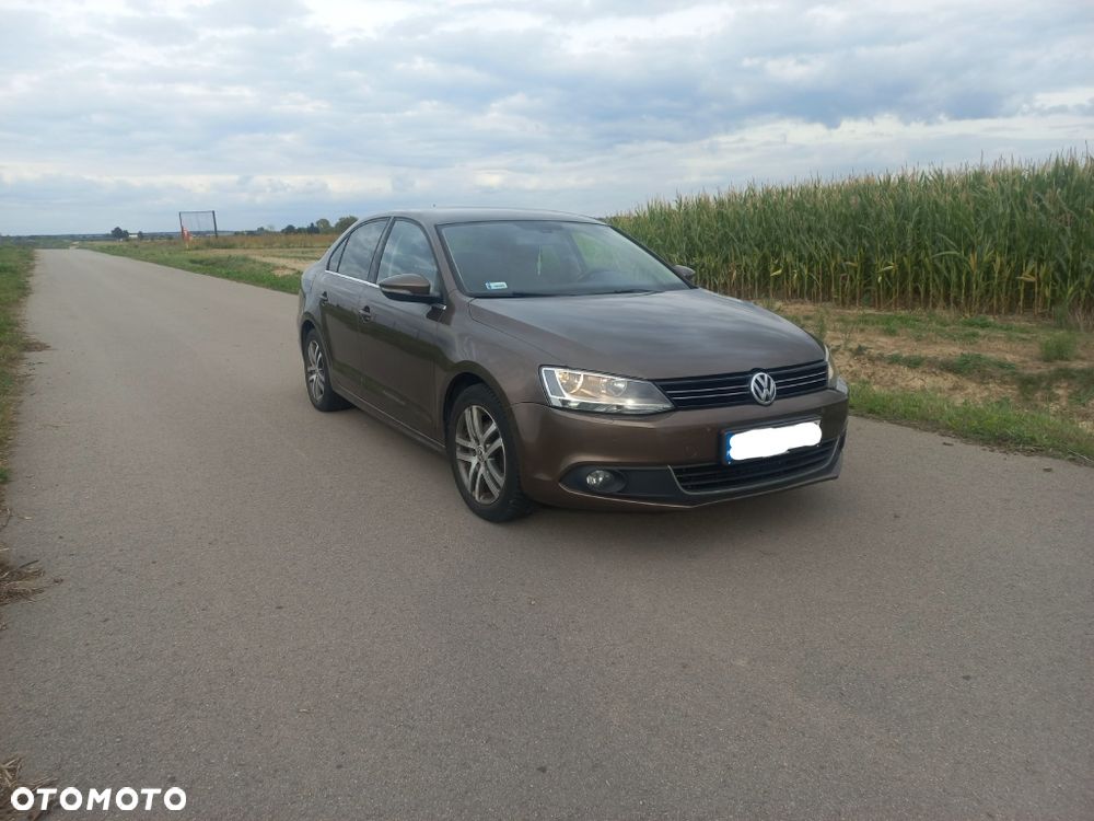 Volkswagen Jetta - 2