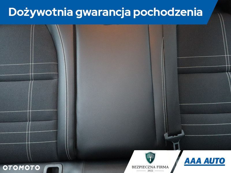 Mercedes-Benz GLA - 11