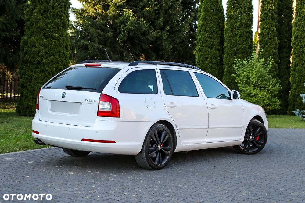 Skoda Octavia Combi 2.0 TDI CR DPF RS - 14