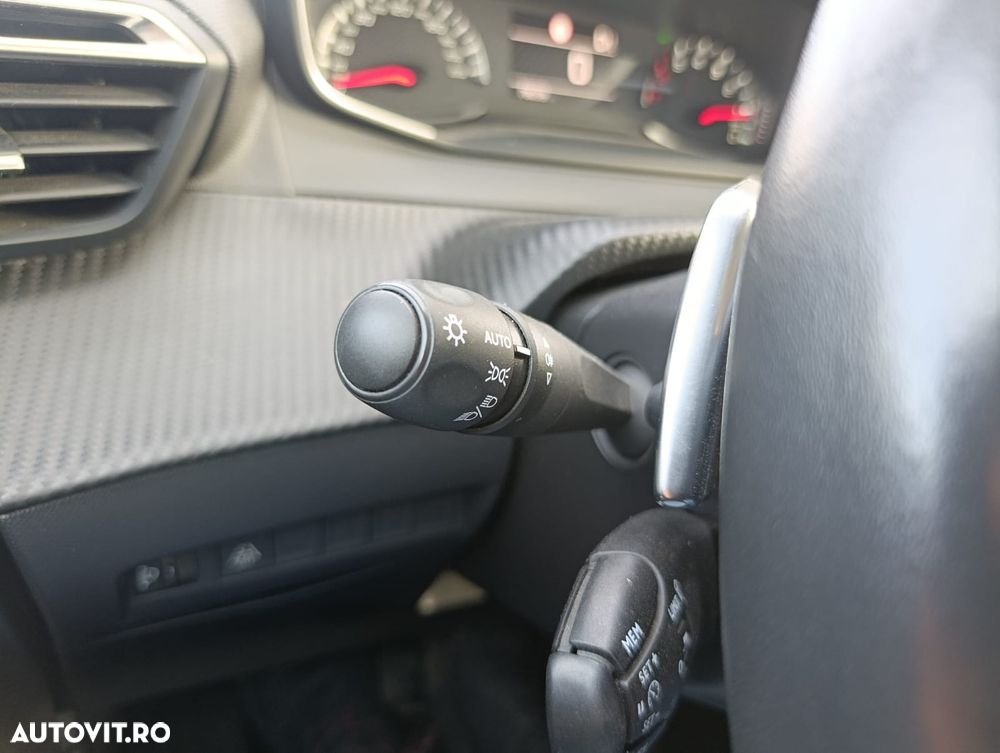 Peugeot 208 1.2 L PureTech STT EAT8 Active Pack - 18