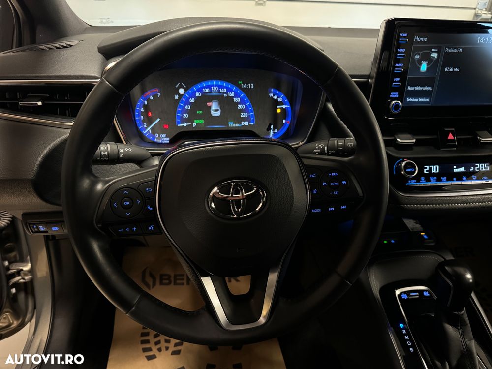 Toyota Corolla 1.8 Hybrid Team Deutschland - 13