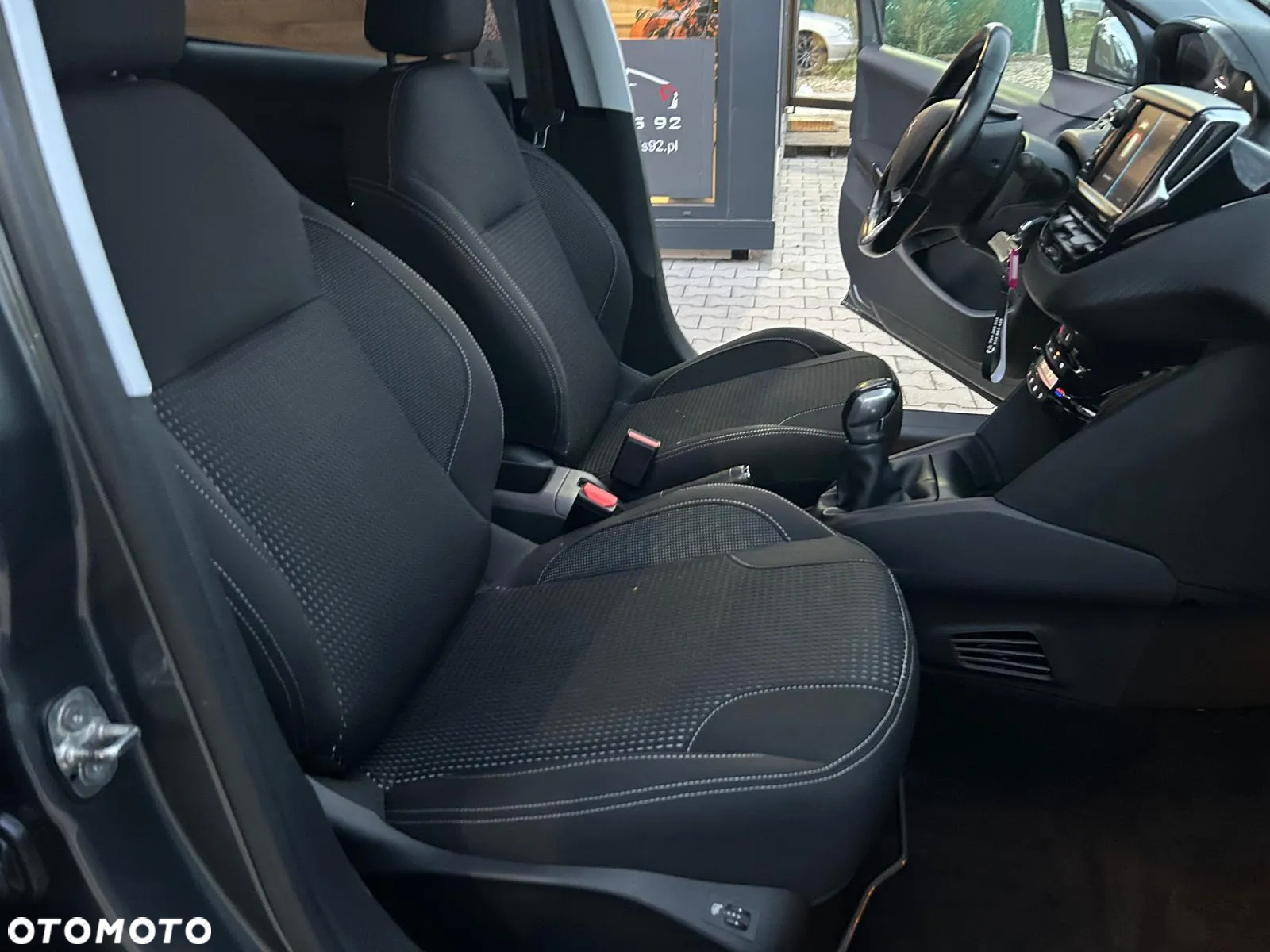 Peugeot 208 1.6 BlueHDi Allure S&S - 19
