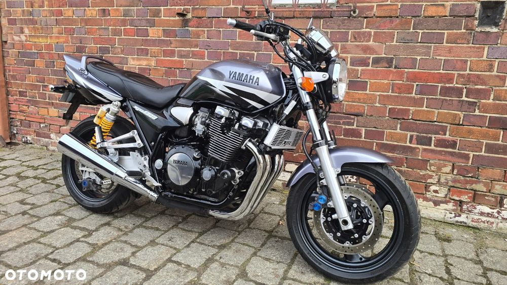 Yamaha XJR - 13