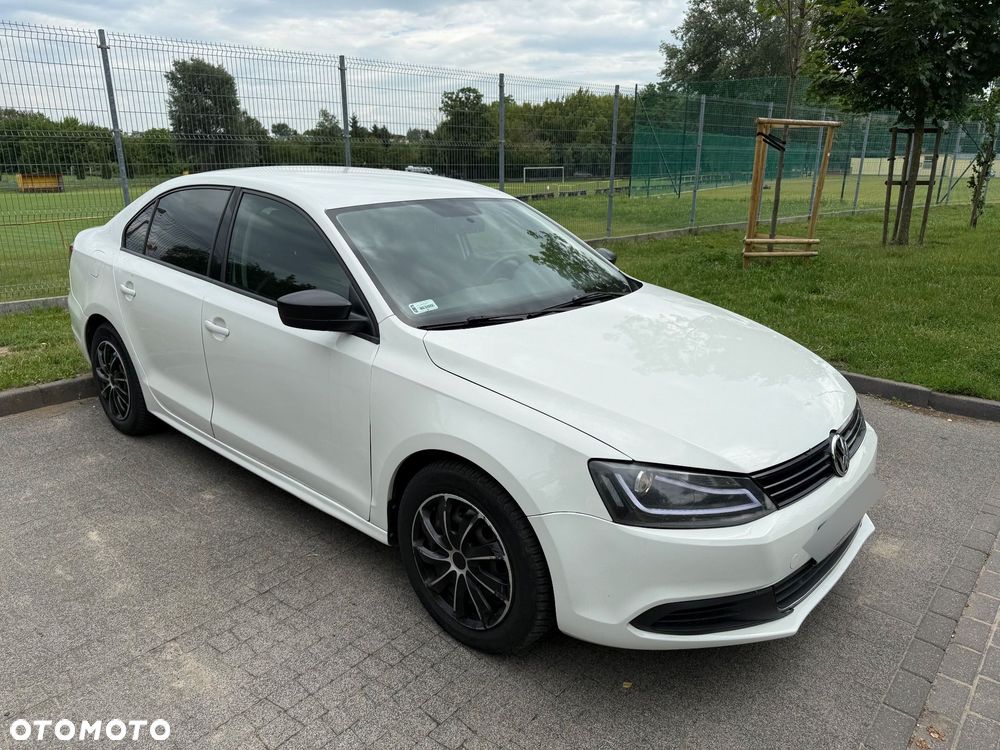 Volkswagen Jetta - 2