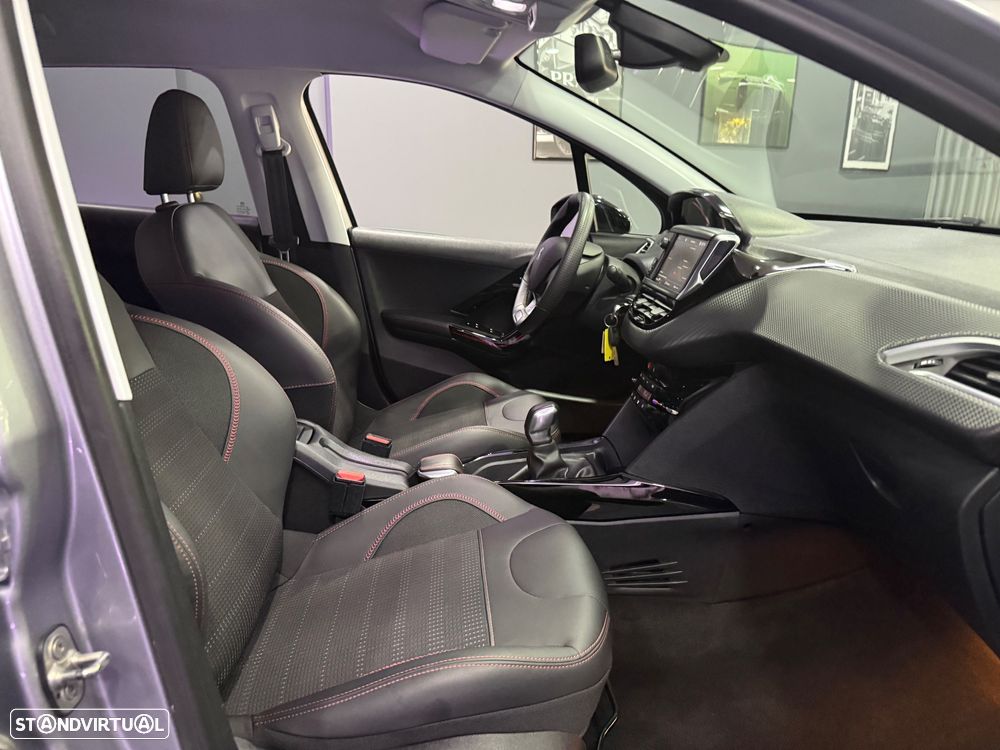 Peugeot 2008 1.2 PureTech GT Line - 22