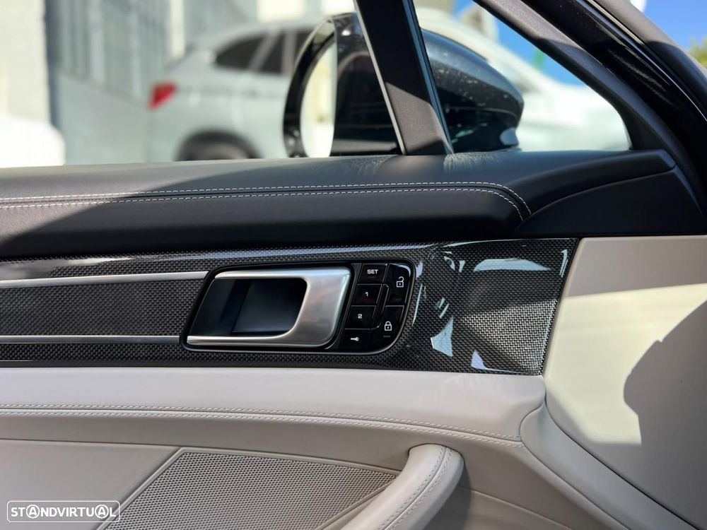 Porsche Panamera 4 E-Hybrid - 17