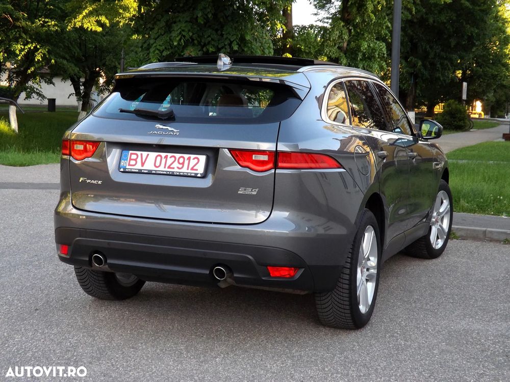 Jaguar F-Pace 25d AWD Portfolio - 13