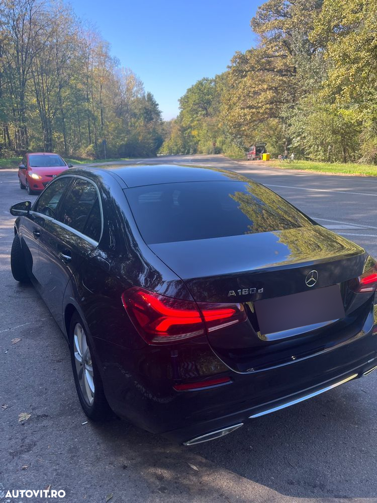 Mercedes-Benz A 180 d 7G-DCT - 3
