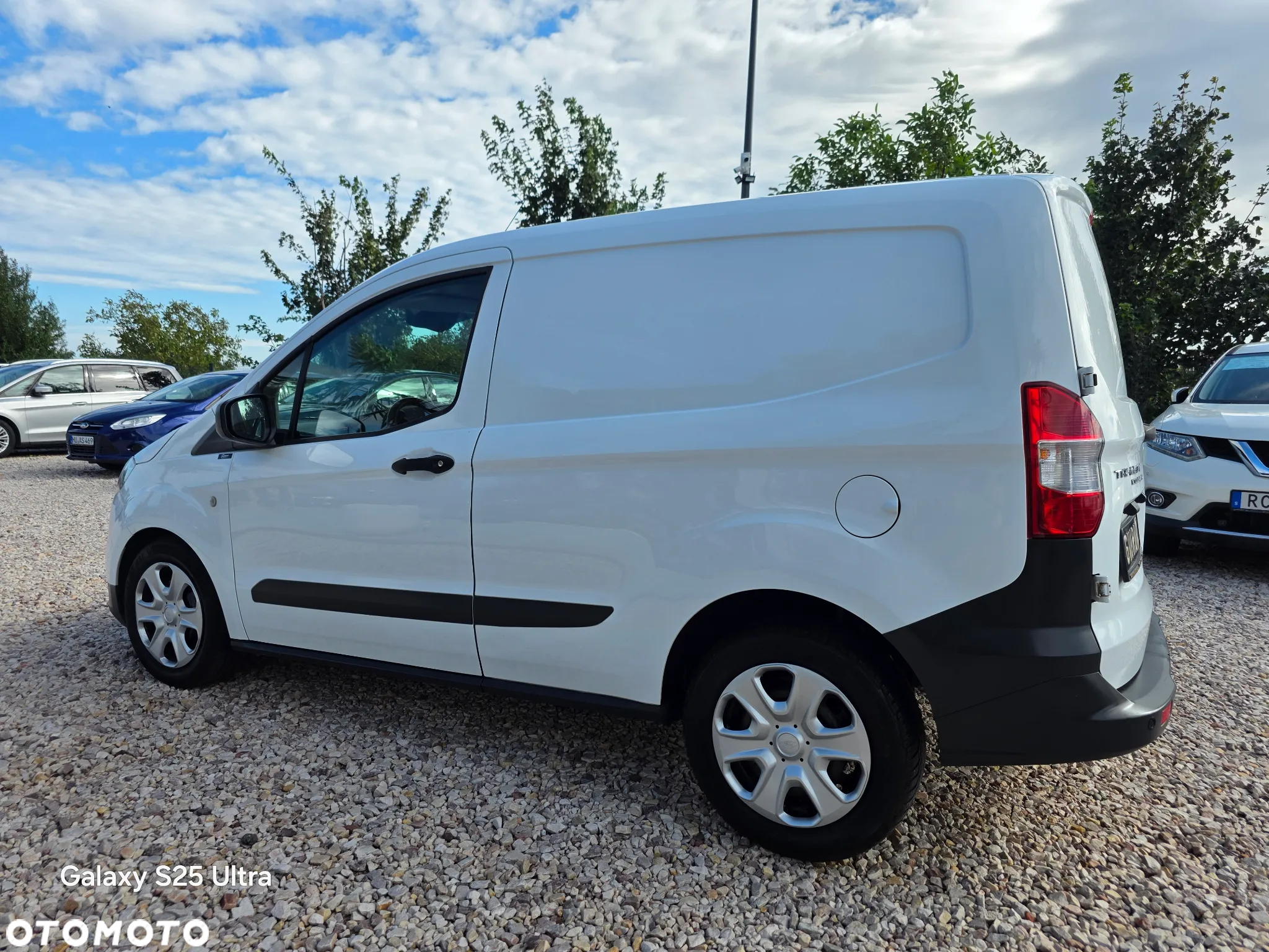 Ford Transit Courier - 17