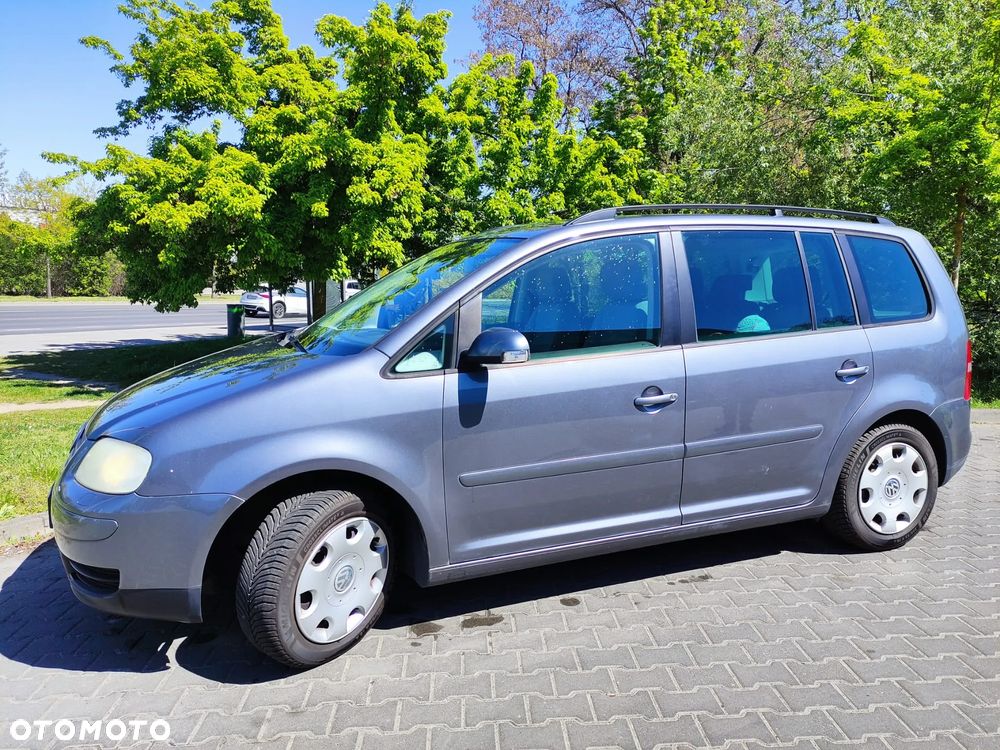 Volkswagen Touran 1.6 FSI Basis - 3